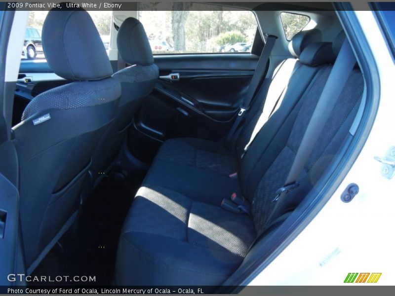 Ultra White / Ebony 2009 Pontiac Vibe