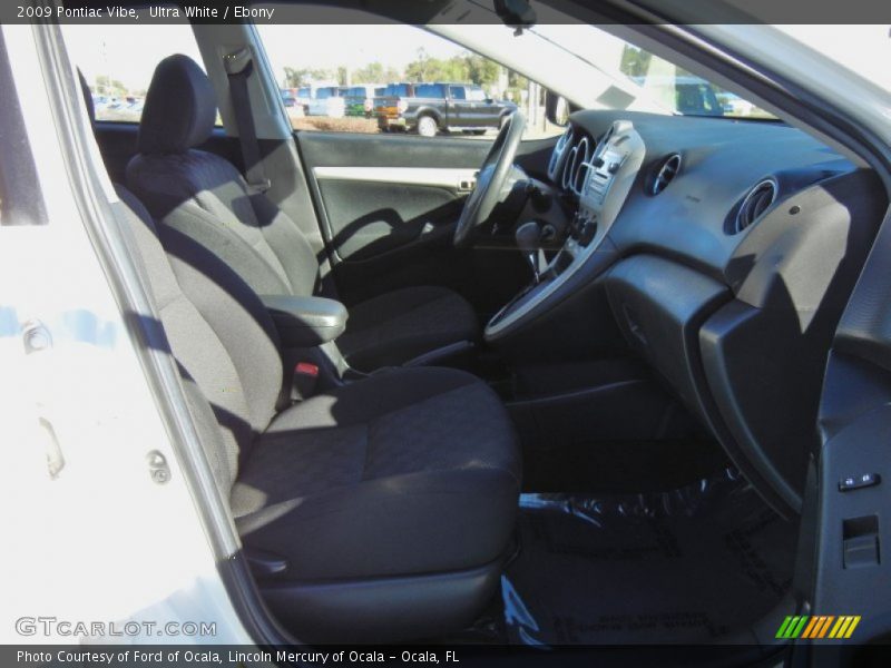 Ultra White / Ebony 2009 Pontiac Vibe
