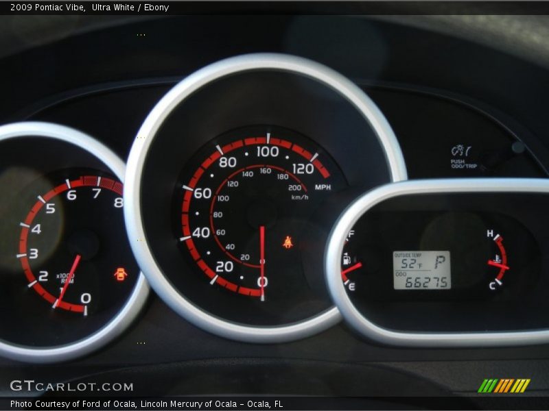 Ultra White / Ebony 2009 Pontiac Vibe