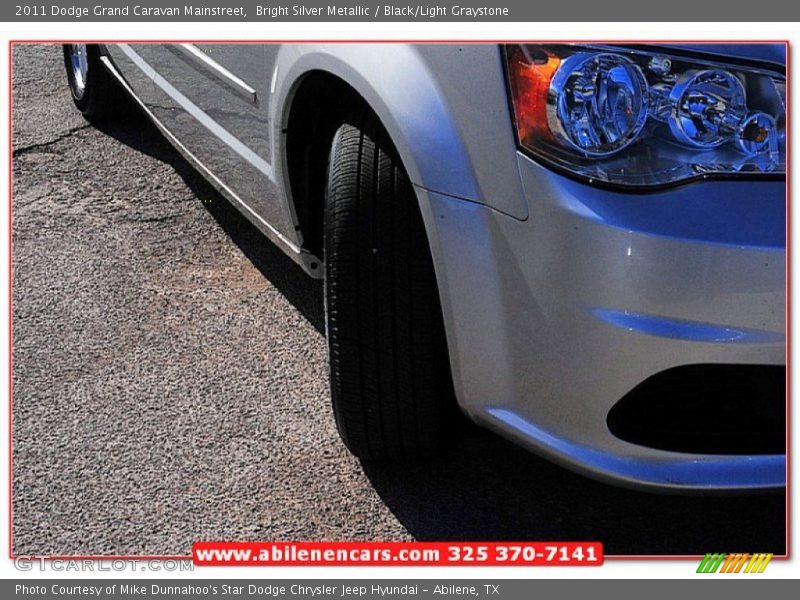 Bright Silver Metallic / Black/Light Graystone 2011 Dodge Grand Caravan Mainstreet
