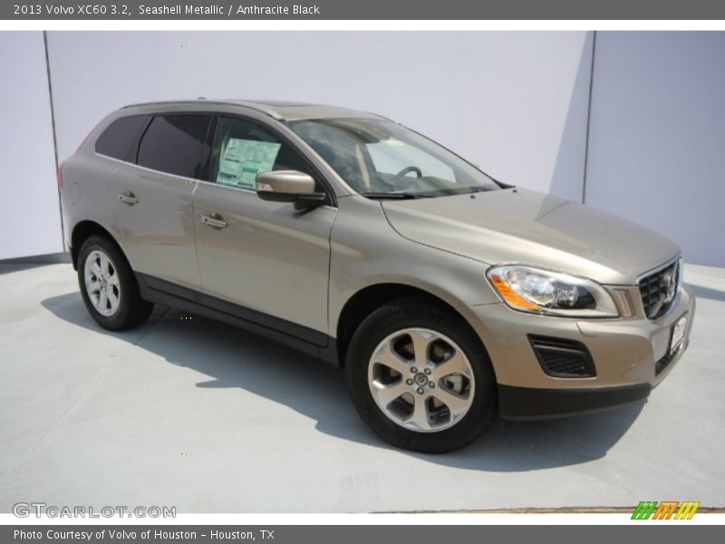 Front 3/4 View of 2013 XC60 3.2