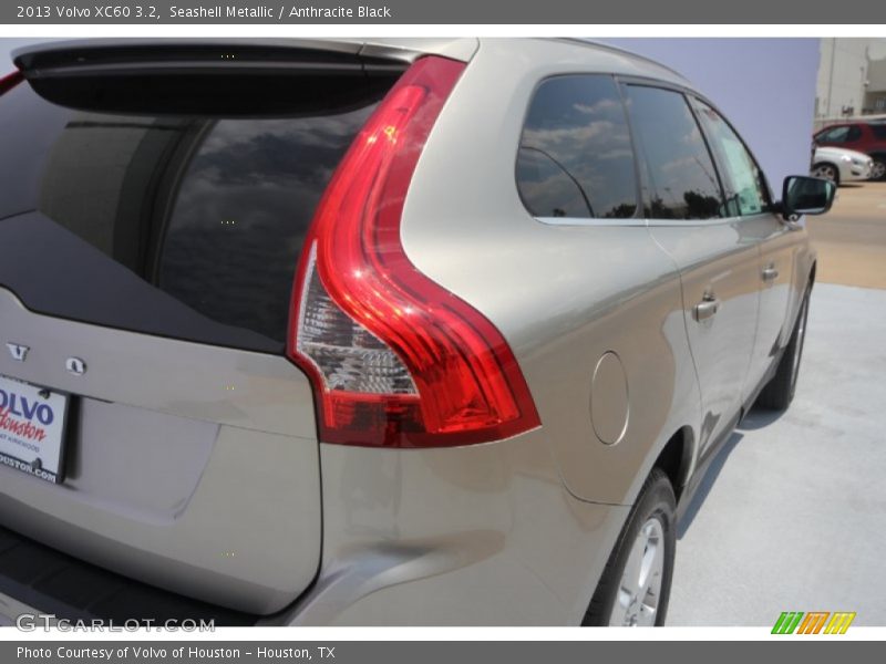 Seashell Metallic / Anthracite Black 2013 Volvo XC60 3.2