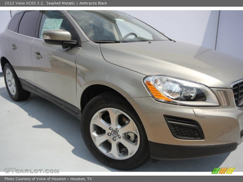 Seashell Metallic / Anthracite Black 2013 Volvo XC60 3.2