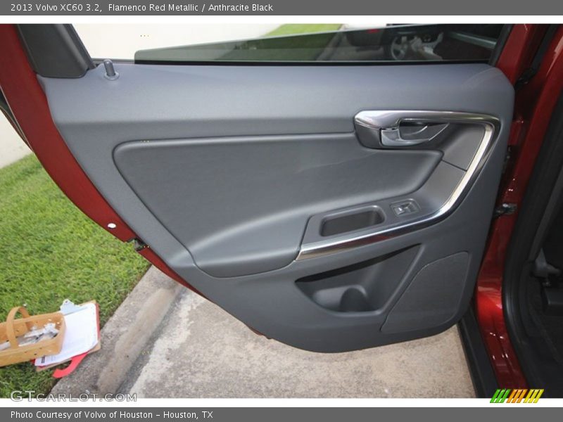 Flamenco Red Metallic / Anthracite Black 2013 Volvo XC60 3.2
