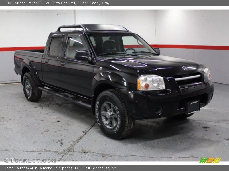 Front 3/4 View of 2004 Frontier XE V6 Crew Cab 4x4