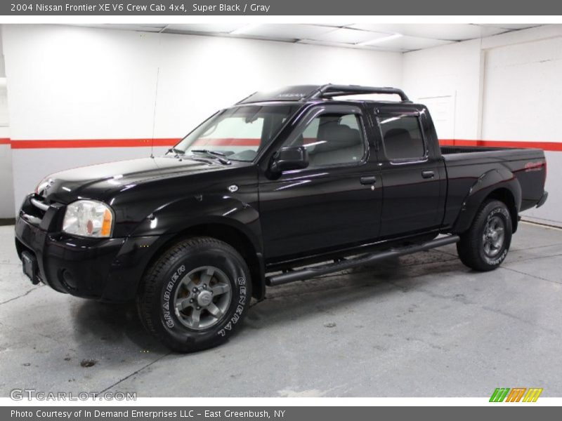Front 3/4 View of 2004 Frontier XE V6 Crew Cab 4x4