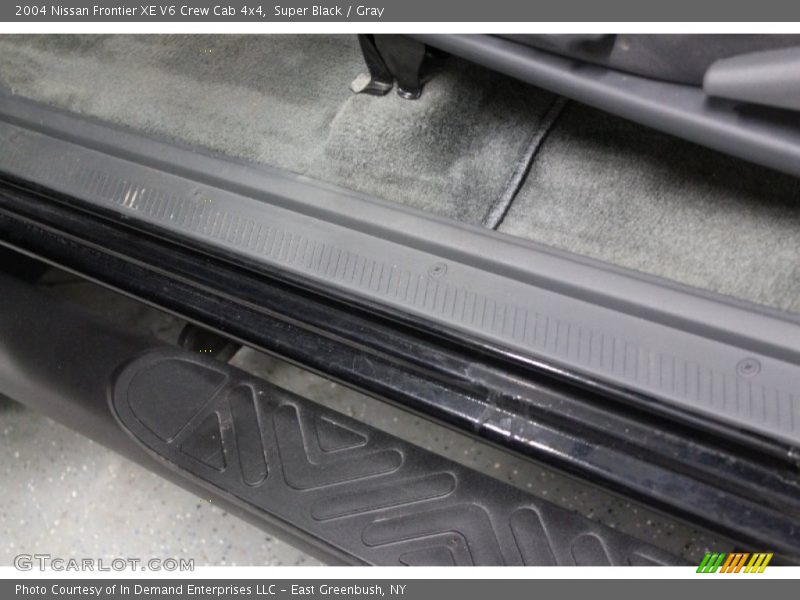 Super Black / Gray 2004 Nissan Frontier XE V6 Crew Cab 4x4