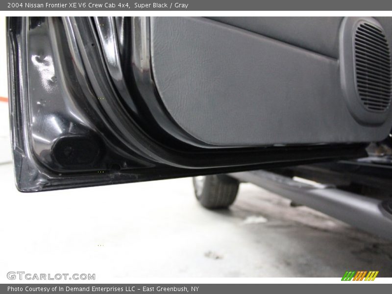 Super Black / Gray 2004 Nissan Frontier XE V6 Crew Cab 4x4