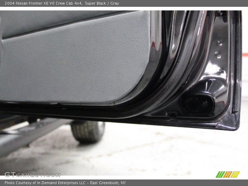 Super Black / Gray 2004 Nissan Frontier XE V6 Crew Cab 4x4