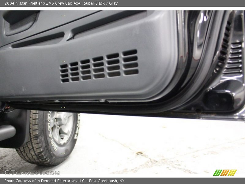 Super Black / Gray 2004 Nissan Frontier XE V6 Crew Cab 4x4