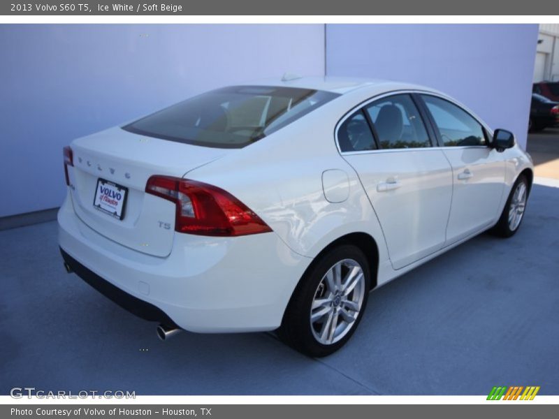 Ice White / Soft Beige 2013 Volvo S60 T5