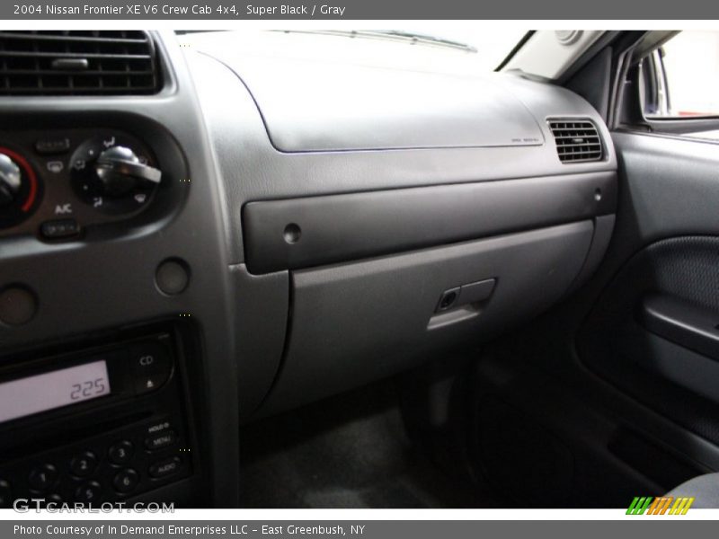 Super Black / Gray 2004 Nissan Frontier XE V6 Crew Cab 4x4