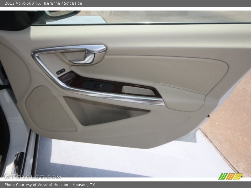 Ice White / Soft Beige 2013 Volvo S60 T5
