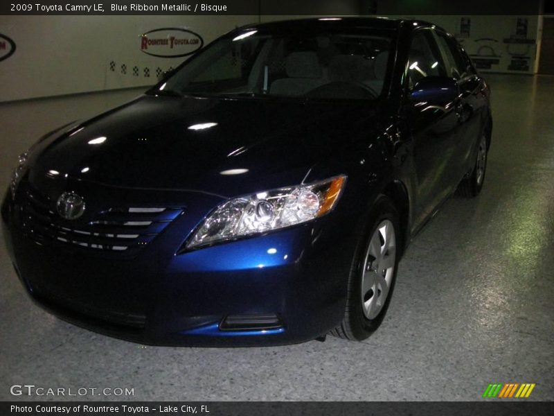 Blue Ribbon Metallic / Bisque 2009 Toyota Camry LE
