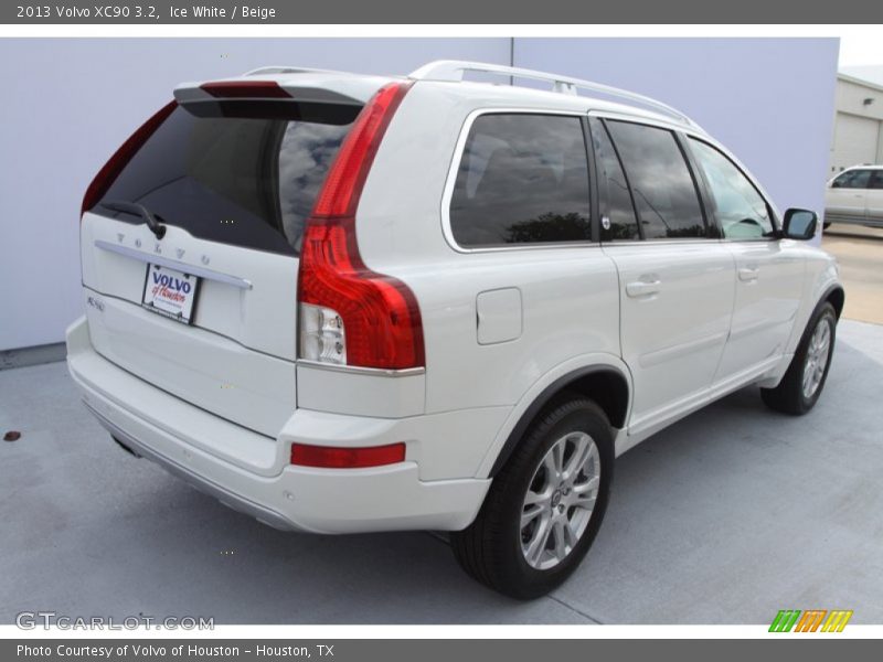 Ice White / Beige 2013 Volvo XC90 3.2
