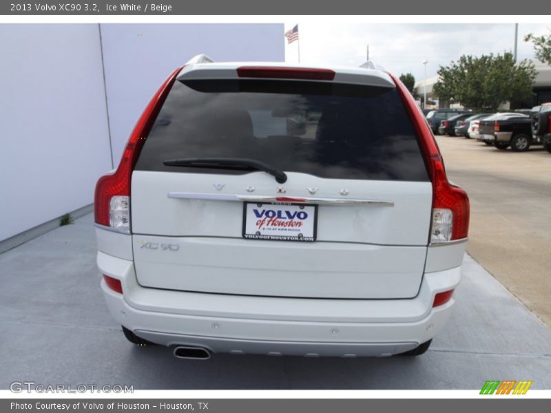 Ice White / Beige 2013 Volvo XC90 3.2