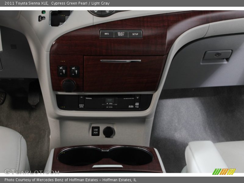 Cypress Green Pearl / Light Gray 2011 Toyota Sienna XLE