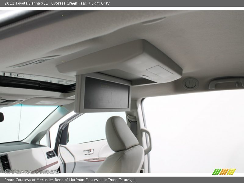Cypress Green Pearl / Light Gray 2011 Toyota Sienna XLE