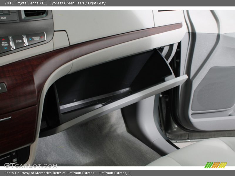 Cypress Green Pearl / Light Gray 2011 Toyota Sienna XLE