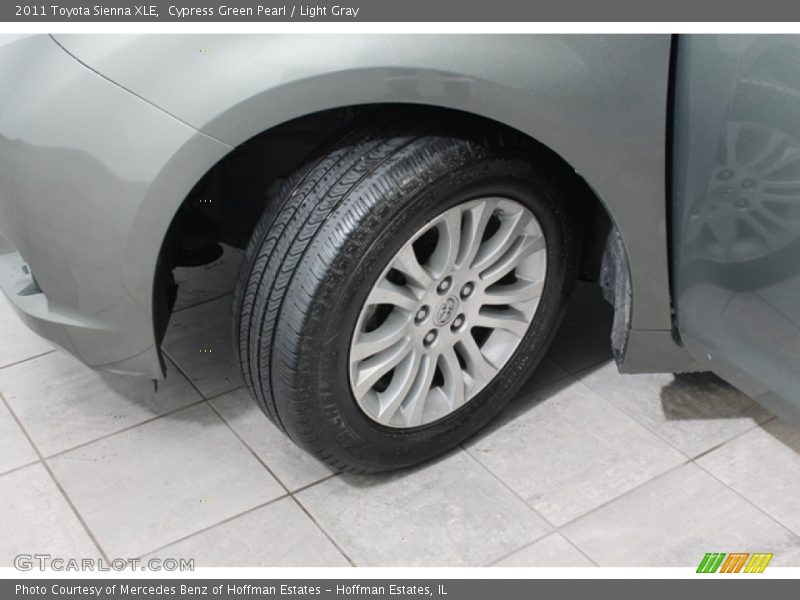 Cypress Green Pearl / Light Gray 2011 Toyota Sienna XLE