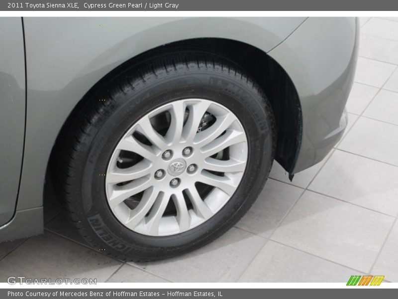 Cypress Green Pearl / Light Gray 2011 Toyota Sienna XLE