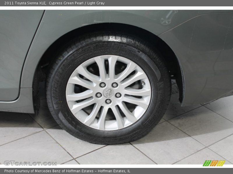Cypress Green Pearl / Light Gray 2011 Toyota Sienna XLE
