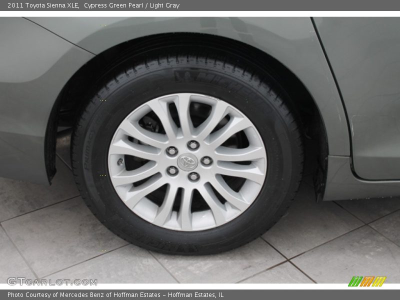 Cypress Green Pearl / Light Gray 2011 Toyota Sienna XLE
