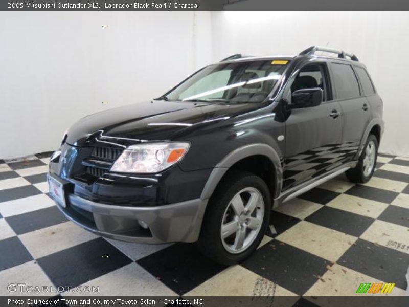 Labrador Black Pearl / Charcoal 2005 Mitsubishi Outlander XLS