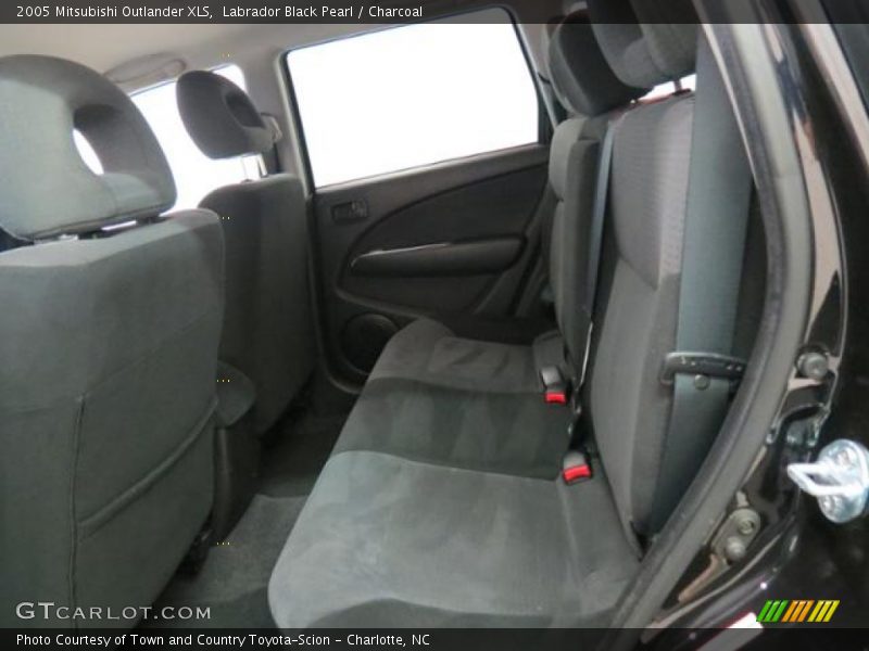 Labrador Black Pearl / Charcoal 2005 Mitsubishi Outlander XLS