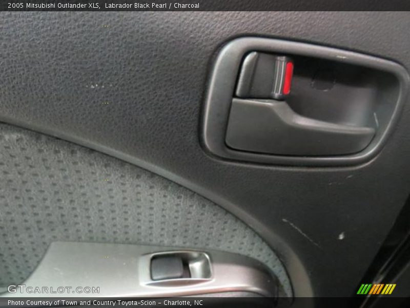 Labrador Black Pearl / Charcoal 2005 Mitsubishi Outlander XLS