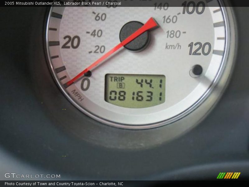 Labrador Black Pearl / Charcoal 2005 Mitsubishi Outlander XLS