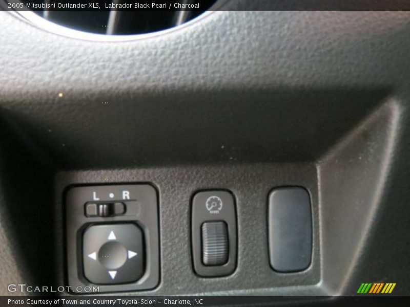 Labrador Black Pearl / Charcoal 2005 Mitsubishi Outlander XLS