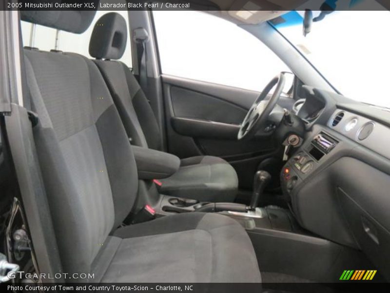 Labrador Black Pearl / Charcoal 2005 Mitsubishi Outlander XLS