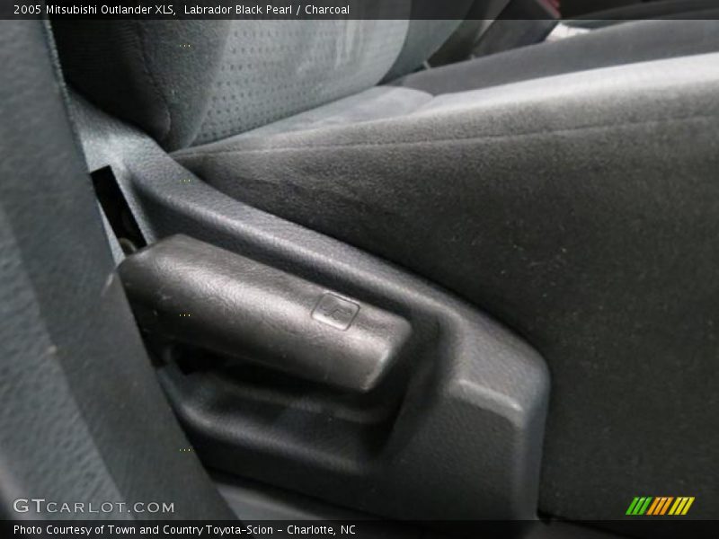 Labrador Black Pearl / Charcoal 2005 Mitsubishi Outlander XLS