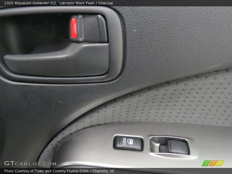 Labrador Black Pearl / Charcoal 2005 Mitsubishi Outlander XLS