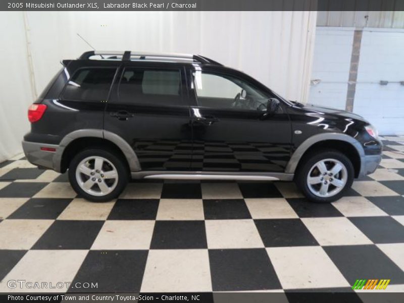 Labrador Black Pearl / Charcoal 2005 Mitsubishi Outlander XLS