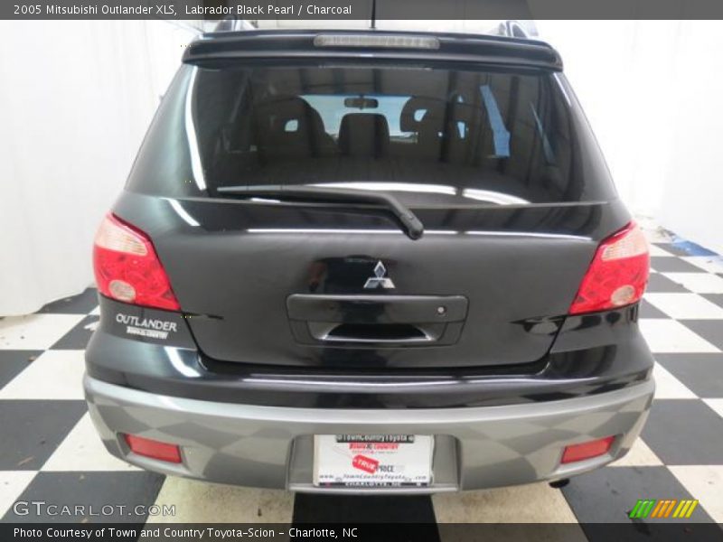 Labrador Black Pearl / Charcoal 2005 Mitsubishi Outlander XLS