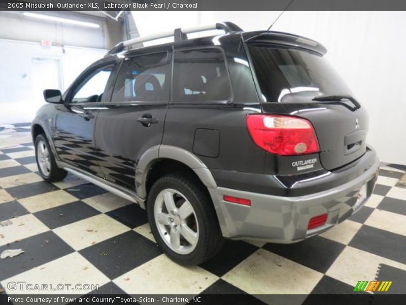 Labrador Black Pearl / Charcoal 2005 Mitsubishi Outlander XLS