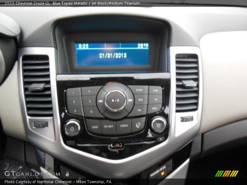 Blue Topaz Metallic / Jet Black/Medium Titanium 2013 Chevrolet Cruze LS