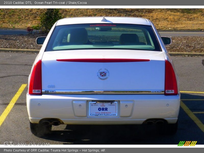 Ocean Pearl Tri-coat / Shale/Cocoa 2010 Cadillac DTS