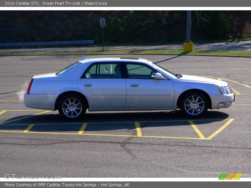 Ocean Pearl Tri-coat / Shale/Cocoa 2010 Cadillac DTS