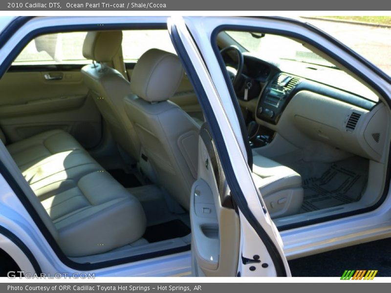 Ocean Pearl Tri-coat / Shale/Cocoa 2010 Cadillac DTS