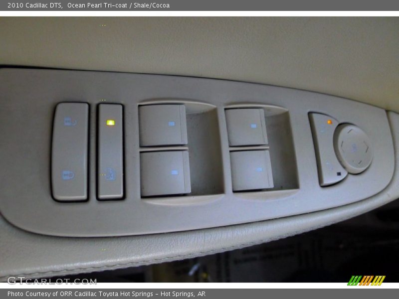 Ocean Pearl Tri-coat / Shale/Cocoa 2010 Cadillac DTS