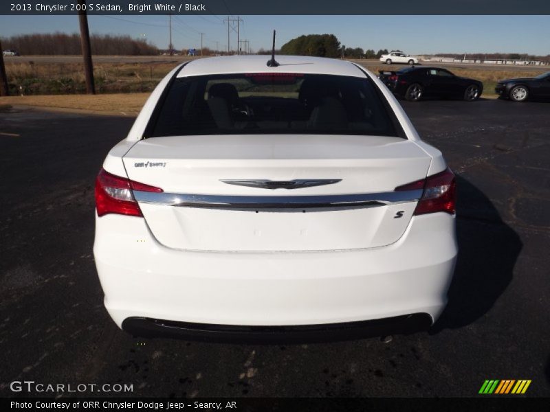 Bright White / Black 2013 Chrysler 200 S Sedan