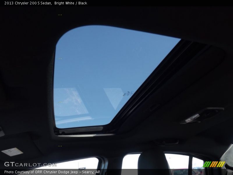 Bright White / Black 2013 Chrysler 200 S Sedan