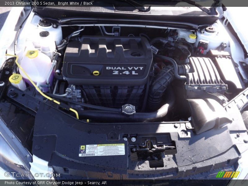 Bright White / Black 2013 Chrysler 200 S Sedan