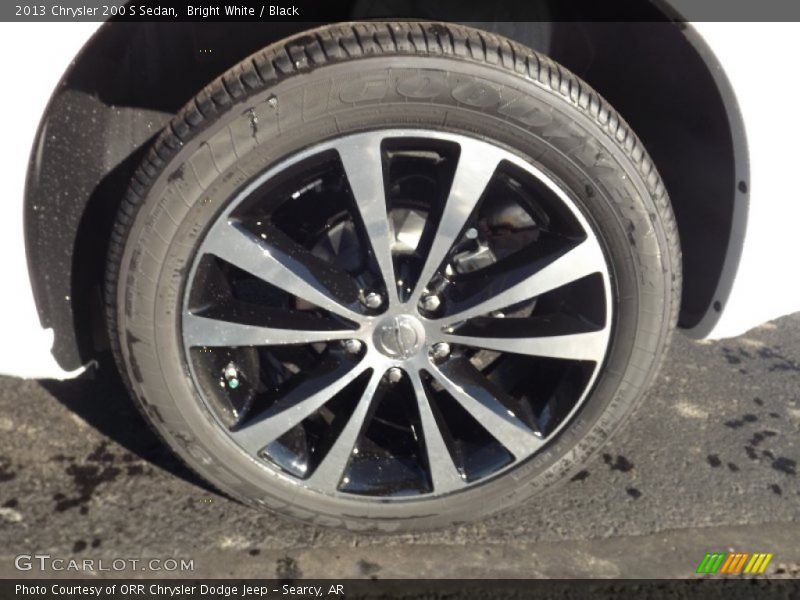 Bright White / Black 2013 Chrysler 200 S Sedan