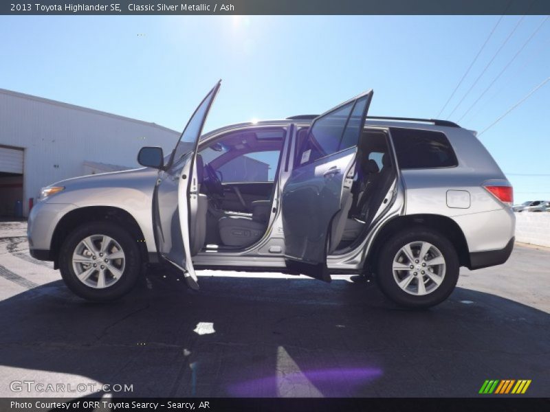 Classic Silver Metallic / Ash 2013 Toyota Highlander SE