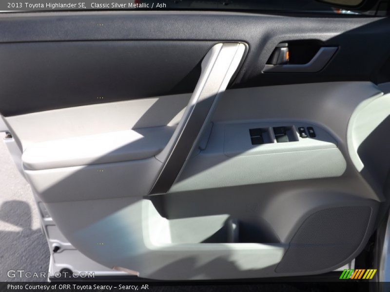 Classic Silver Metallic / Ash 2013 Toyota Highlander SE