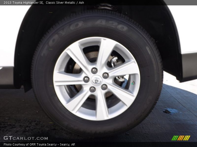 Classic Silver Metallic / Ash 2013 Toyota Highlander SE